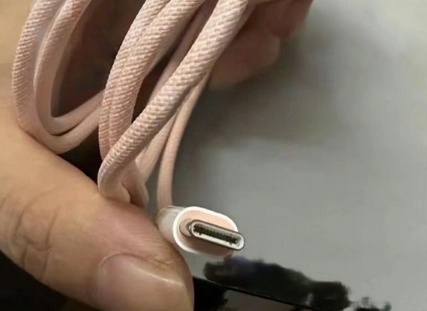 红坪镇苹果15维修店分享iPhone15USB-C数据线长啥样
